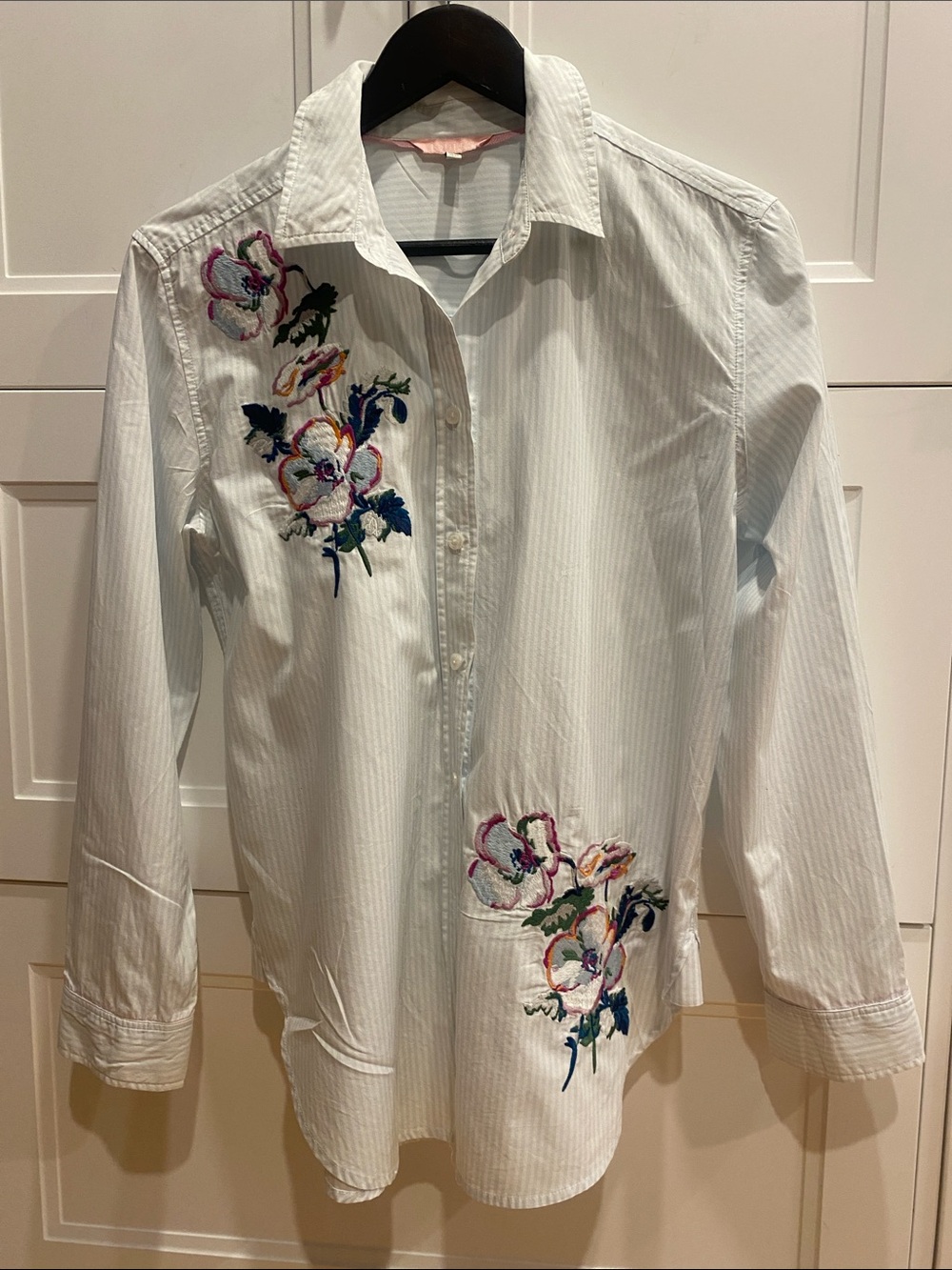 Joules Blue & White Pinstripe Cotton Button-Up Shirt w Floral Embroidery Size 6